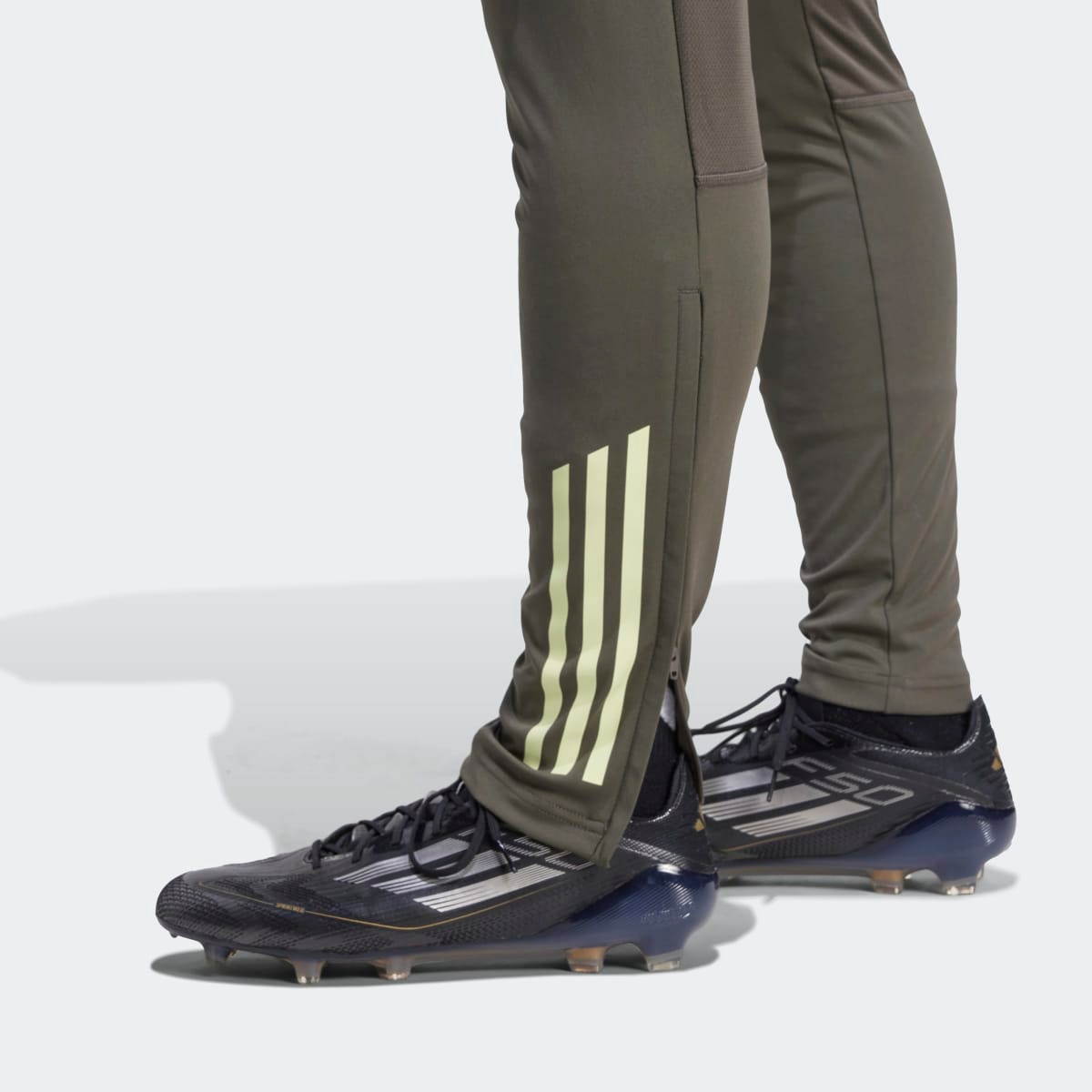 Calças de Treino de Homem Real Madrid CF 2025-2026 Tiro 25 Competition Cinzento-3
