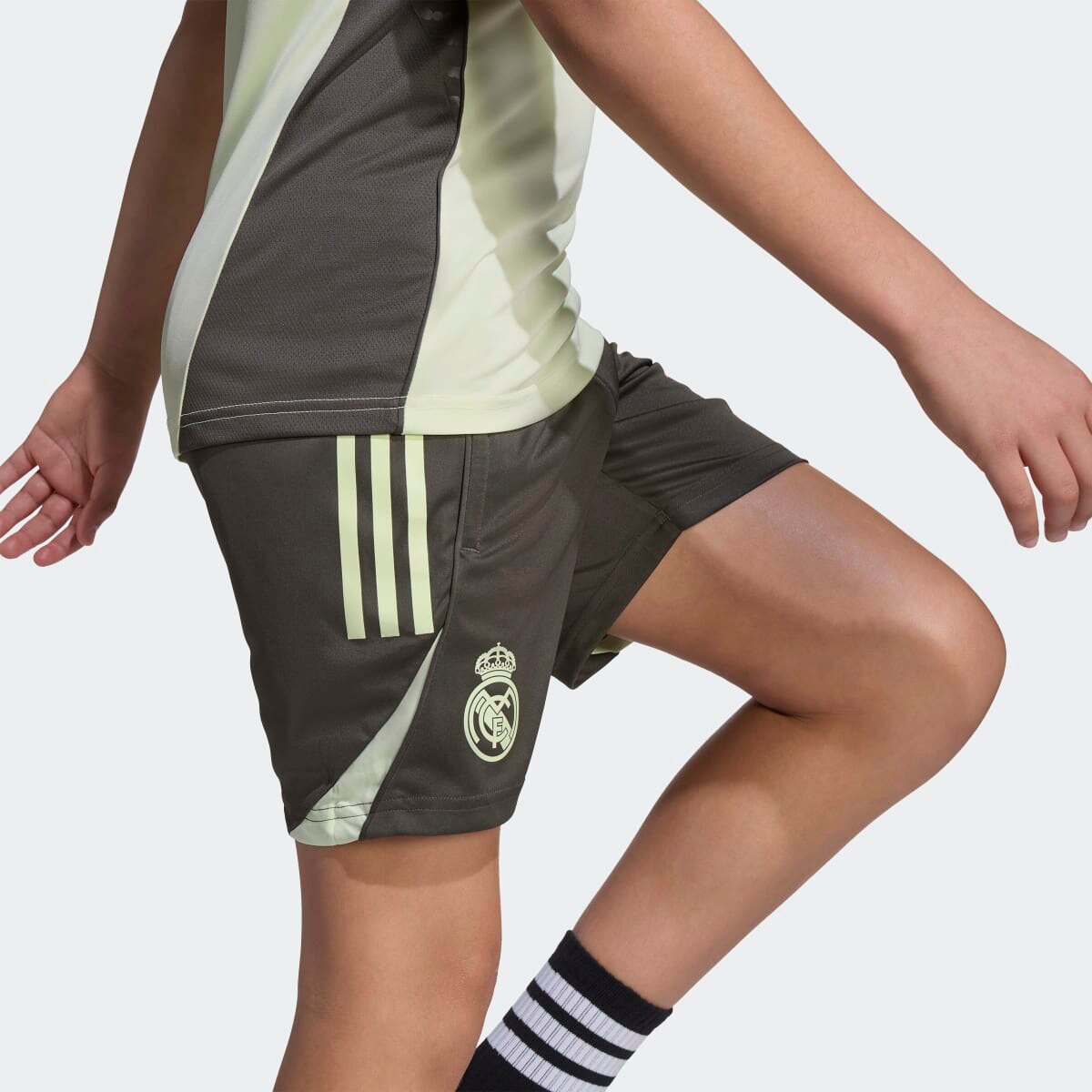 Calções de Treino de Criança Real Madrid CF 2025-2026 Tiro 25 Competition Cinzento-4