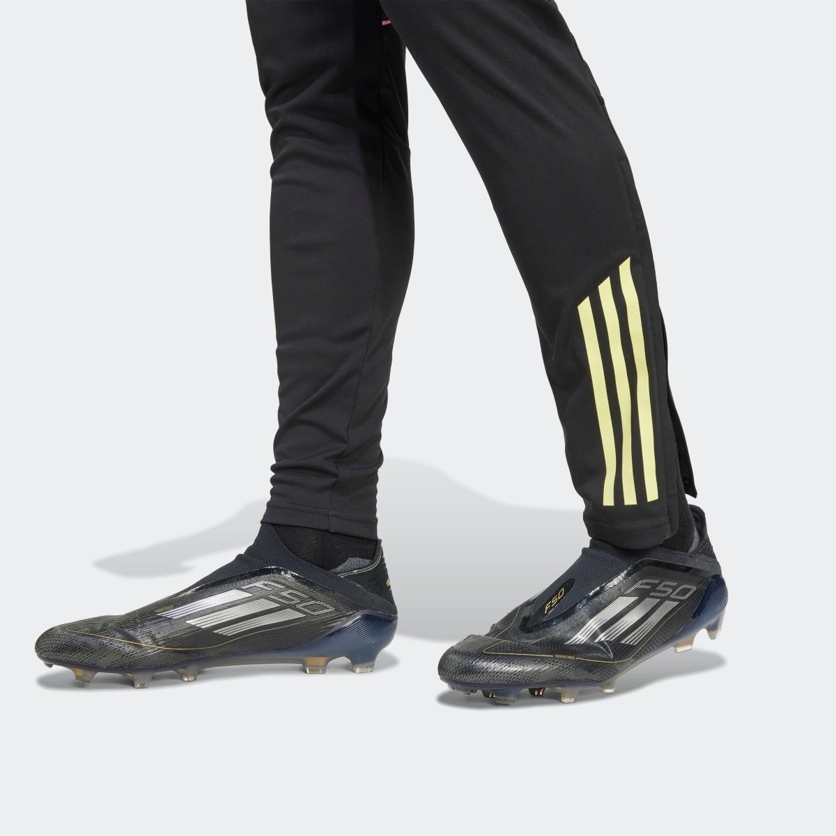 Calças de Homem Juventus FC 2025-2026 Tiro 25 Competition Preto-3