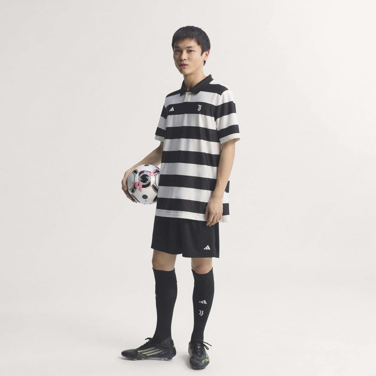 T-shirt de Homem Juventus FC 2025-2026 Sgura Authentic Preto / Branco-7