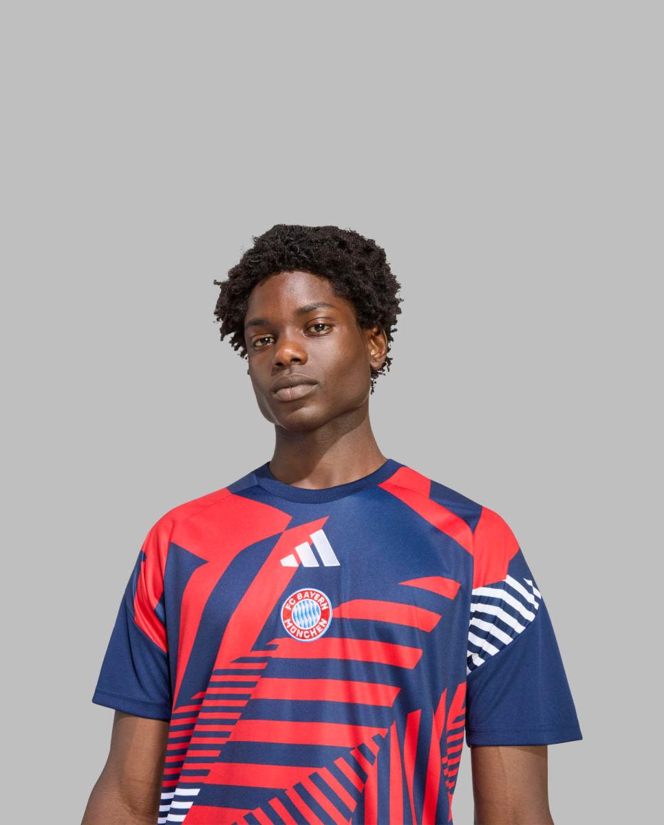 FC Bayern vs Man City 2023 Tシャツ T-shirt de Homem FC Bayern Munich 2026-2027 Pre-Match · adidas