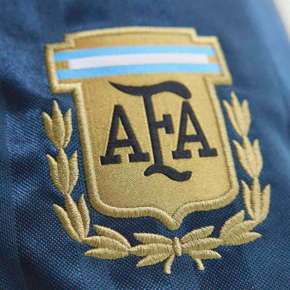 Calções de Homem Argentina EQT Azul-7