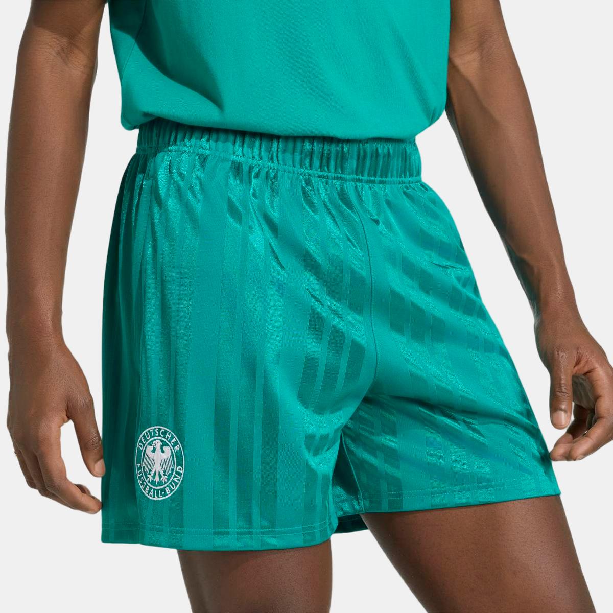 Calções de Homem Alemanha EQT Verde-3