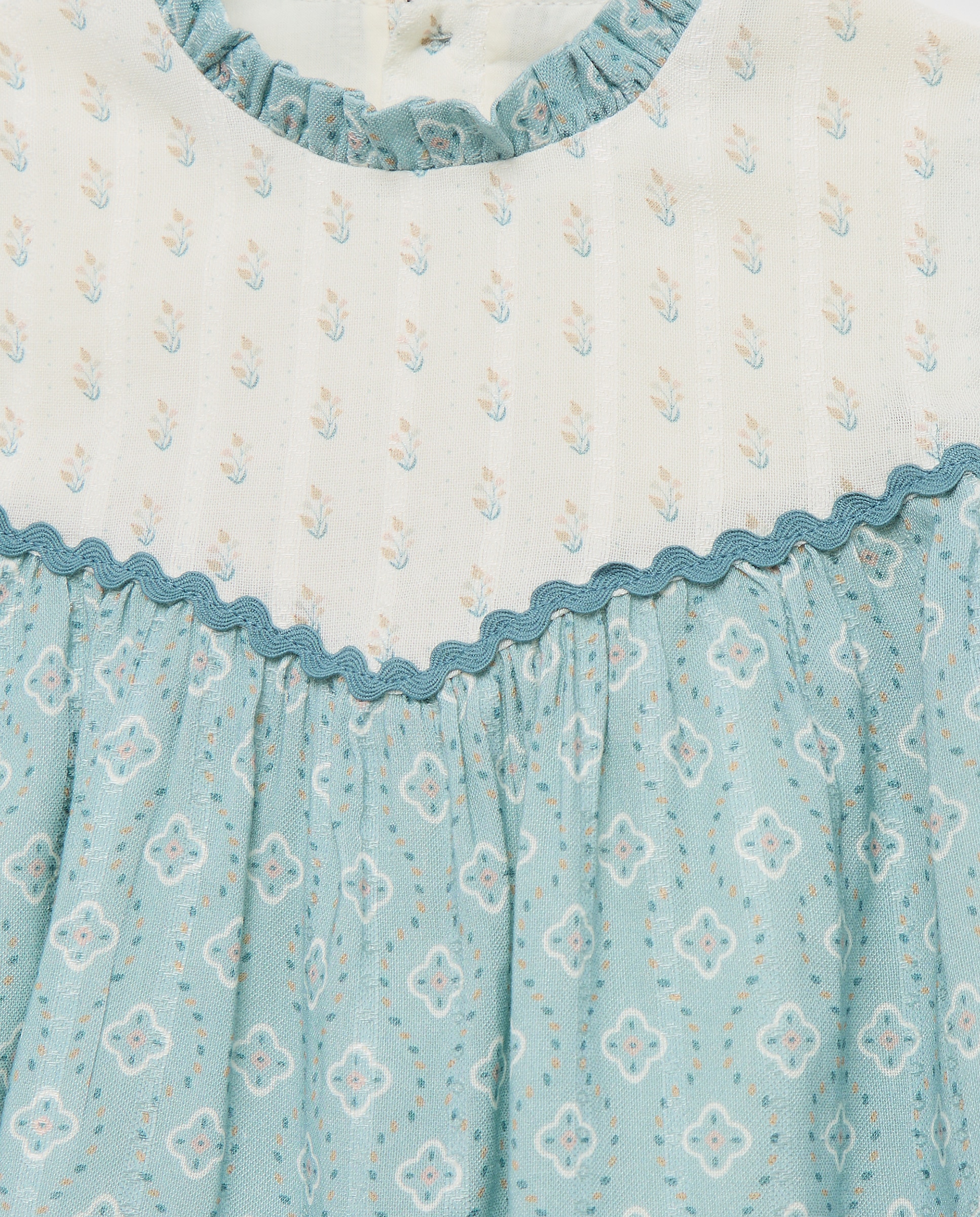 Vestido Estampado de Bebé com Manga Comprida, Gola com Folho e Peitilho em Contraste Coconut El Corte Inglés Verde-3