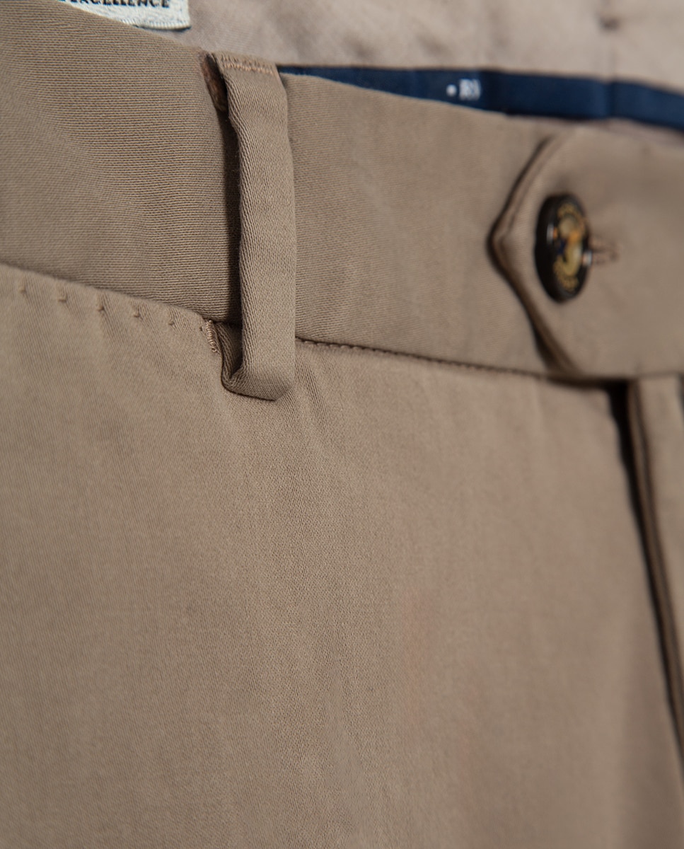 Calças Chino Regular Fit em Algodão Tingido Castanho-claro-6