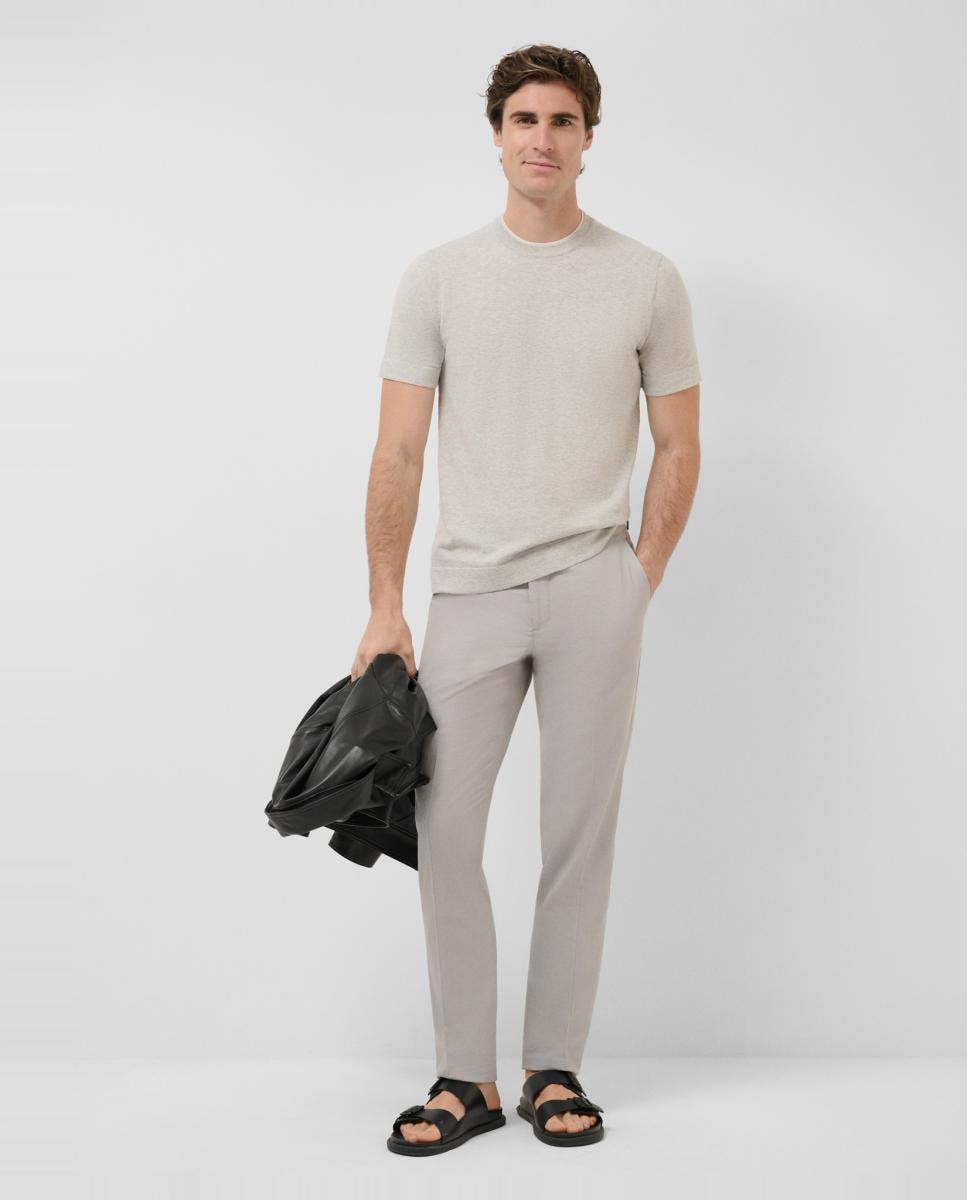 Imagem 0 de Calças Chino Regular Fit com Olho-de-Perdiz