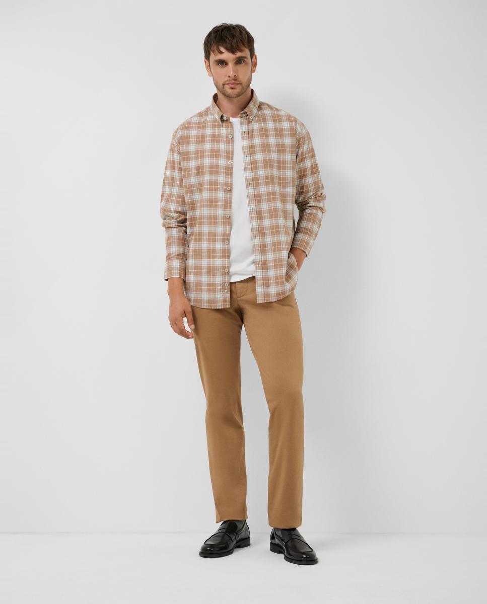 Imagen 0 de Chino de hombre regular fit tintado Morado