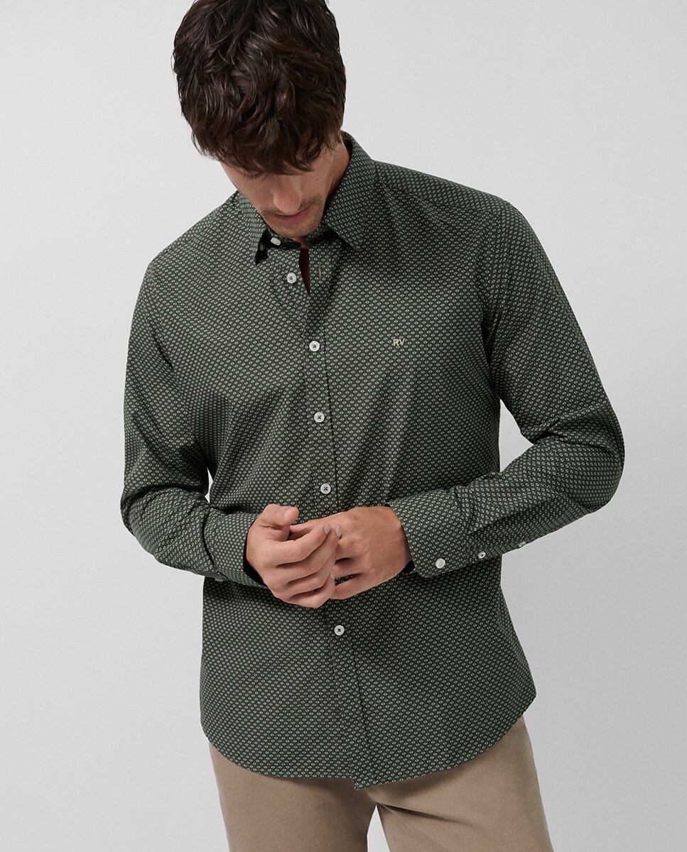 Camisa Casual Regular Fit com Estampado Geométrico · Roberto