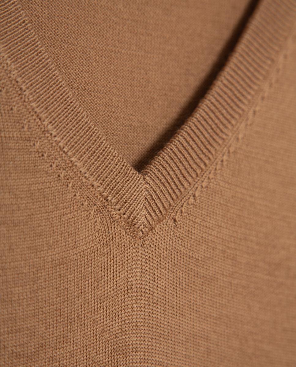 Camisola de Malha de Lã com Gola em Bico Camel-5