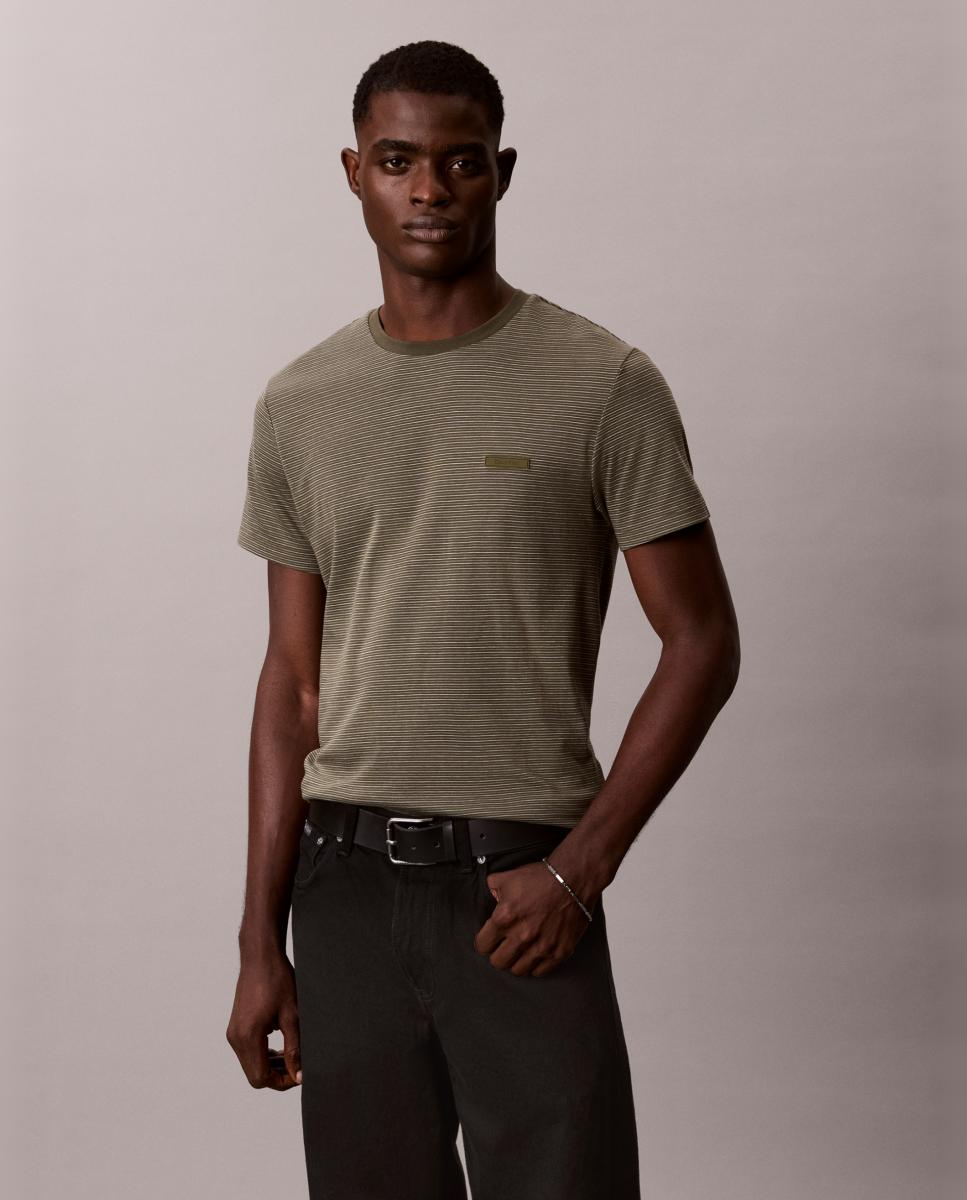 Imagen 0 de Camiseta Hombre slim supima con rayas Verde militar