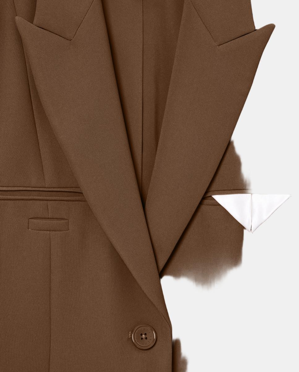 Blazer de Fato com Estrutura e Detalhe no Bolso Castanho-4