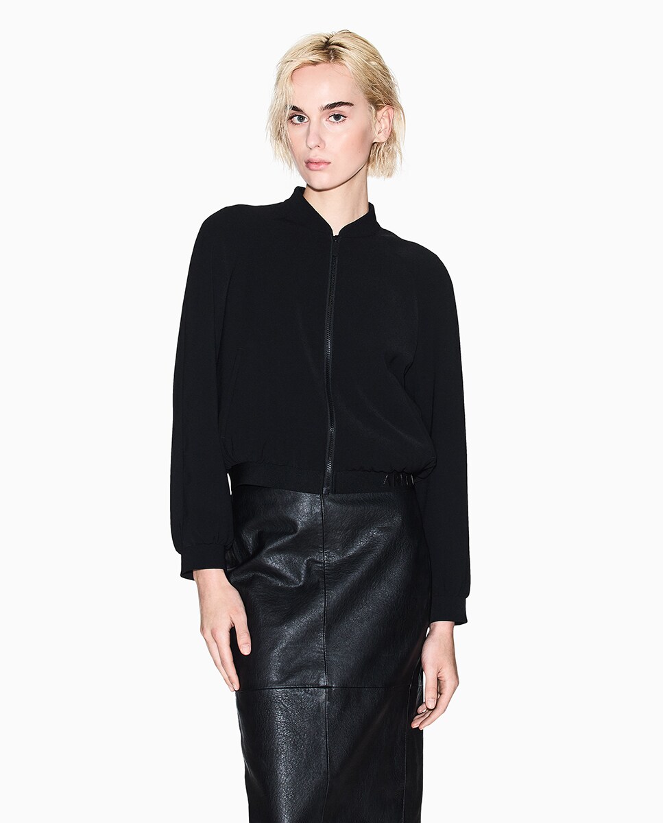 Blusão Bomber com Fecho de Correr e Elástico na Parte Inferior Preto-1