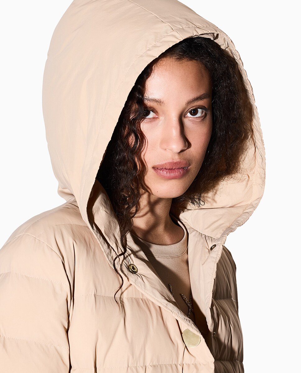 Blusão Acolchoado até à Anca com Capuz e Maxi Botões Cápsula Cozy Lab. Bege-3