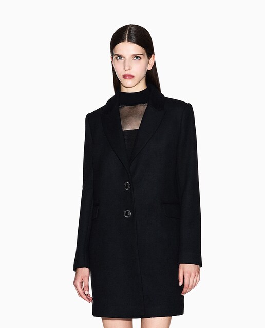 Imagen 0 de Abrigo de mujer de corte clásico y botones joya