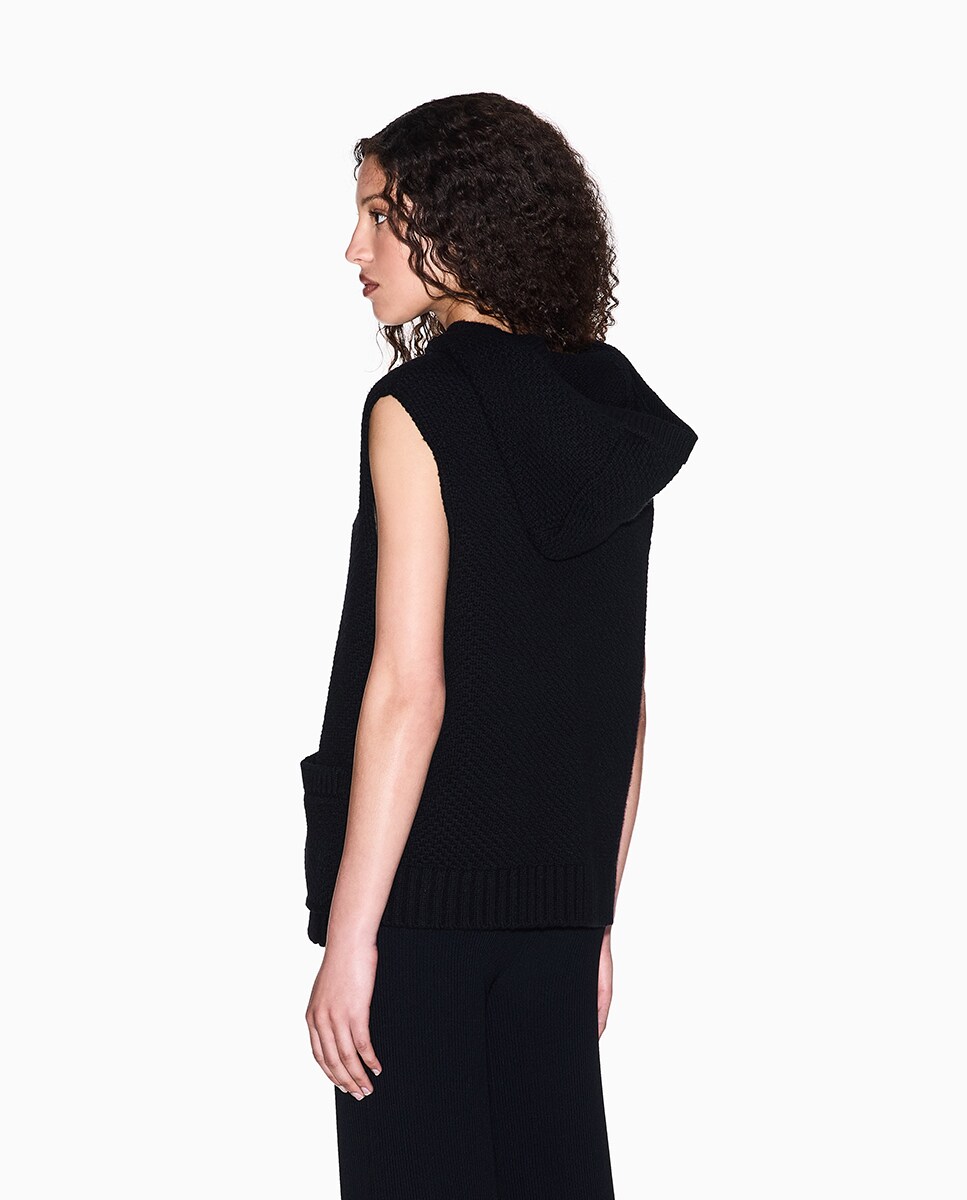 Camisola de Malha sem Mangas e com Capuz Preto-2