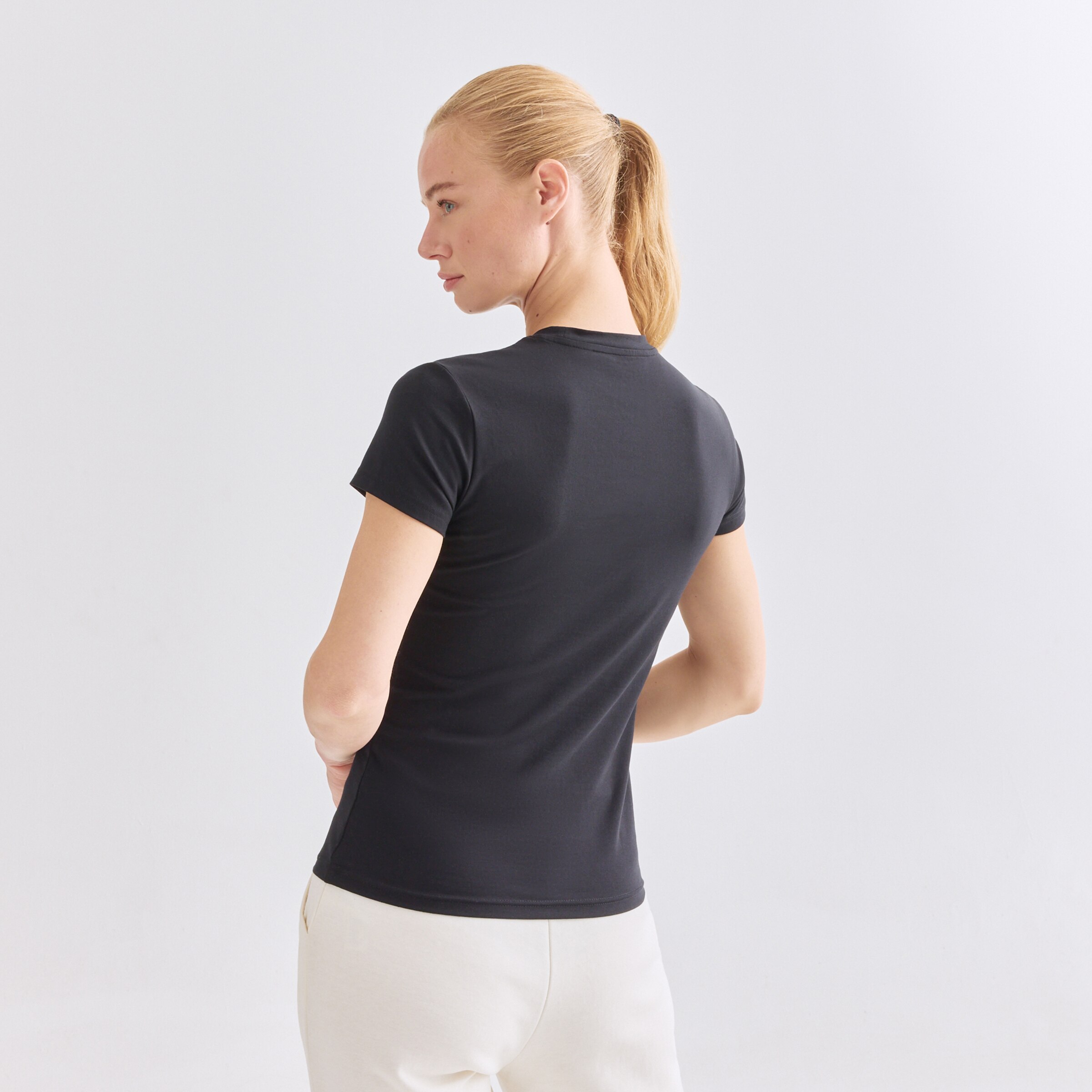T-shirt de Manga Curta Sportcasual de Mulher Preto-2