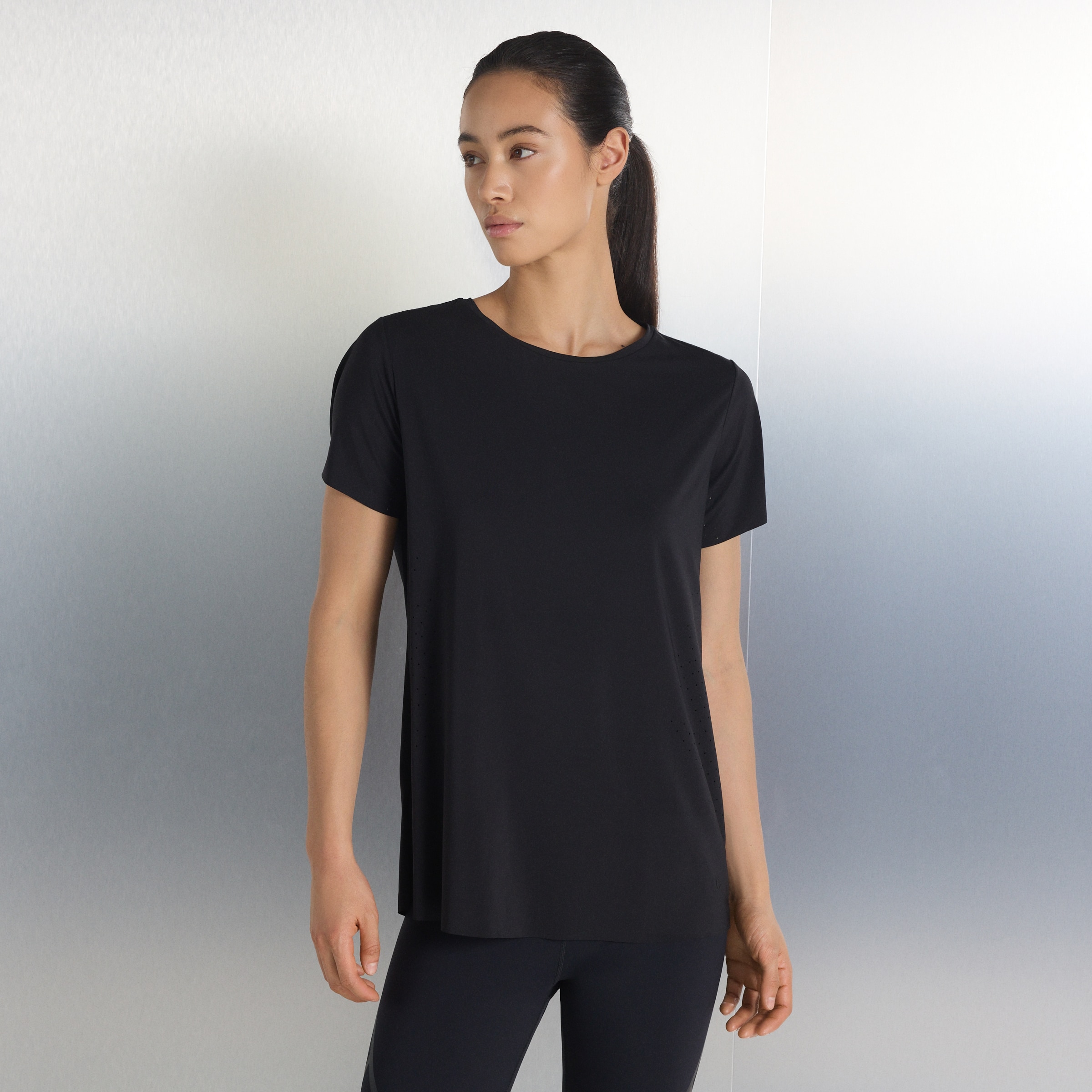 Imagem 0 de T-shirt de Training de Mulher com Manga Curta Micro Perfurada