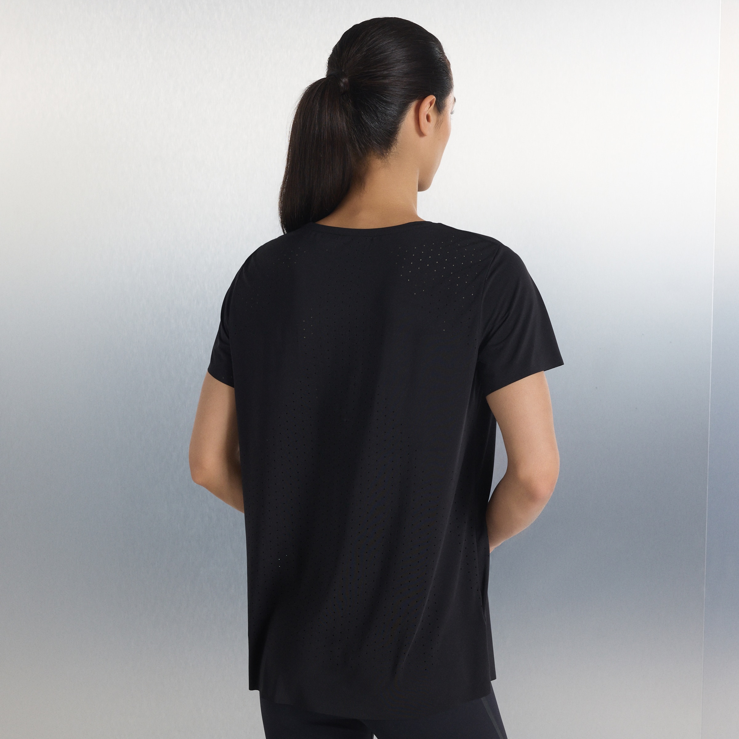 T-shirt de Training de Mulher com Manga Curta Micro Perfurada Preto-3