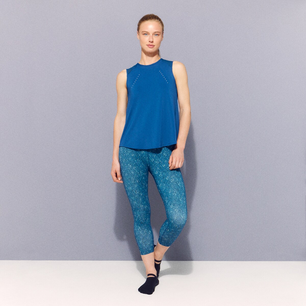 T-shirt sem Mangas de Yoga de Mulher Azul-2