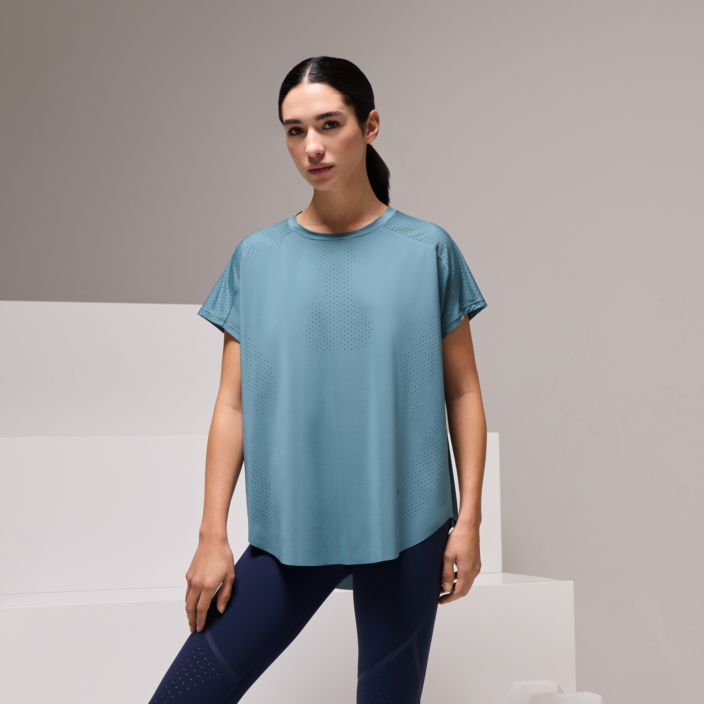 Imagem 0 de T-shirt de Training de Mulher com Manga Curta Micro Perfurada