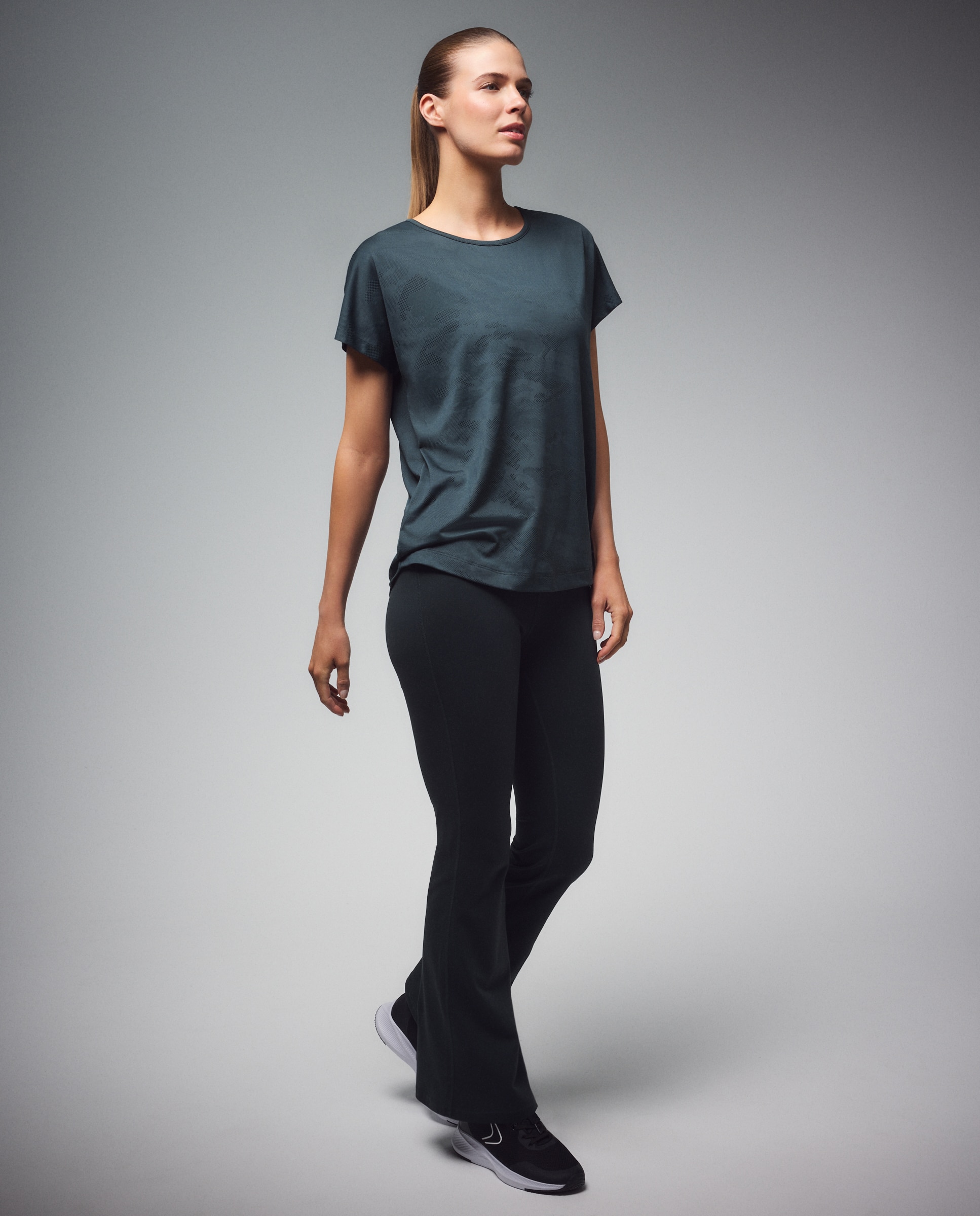 T-shirt de Training de Mulher com Jacquard e Manga Curta 560 Azeitona-2