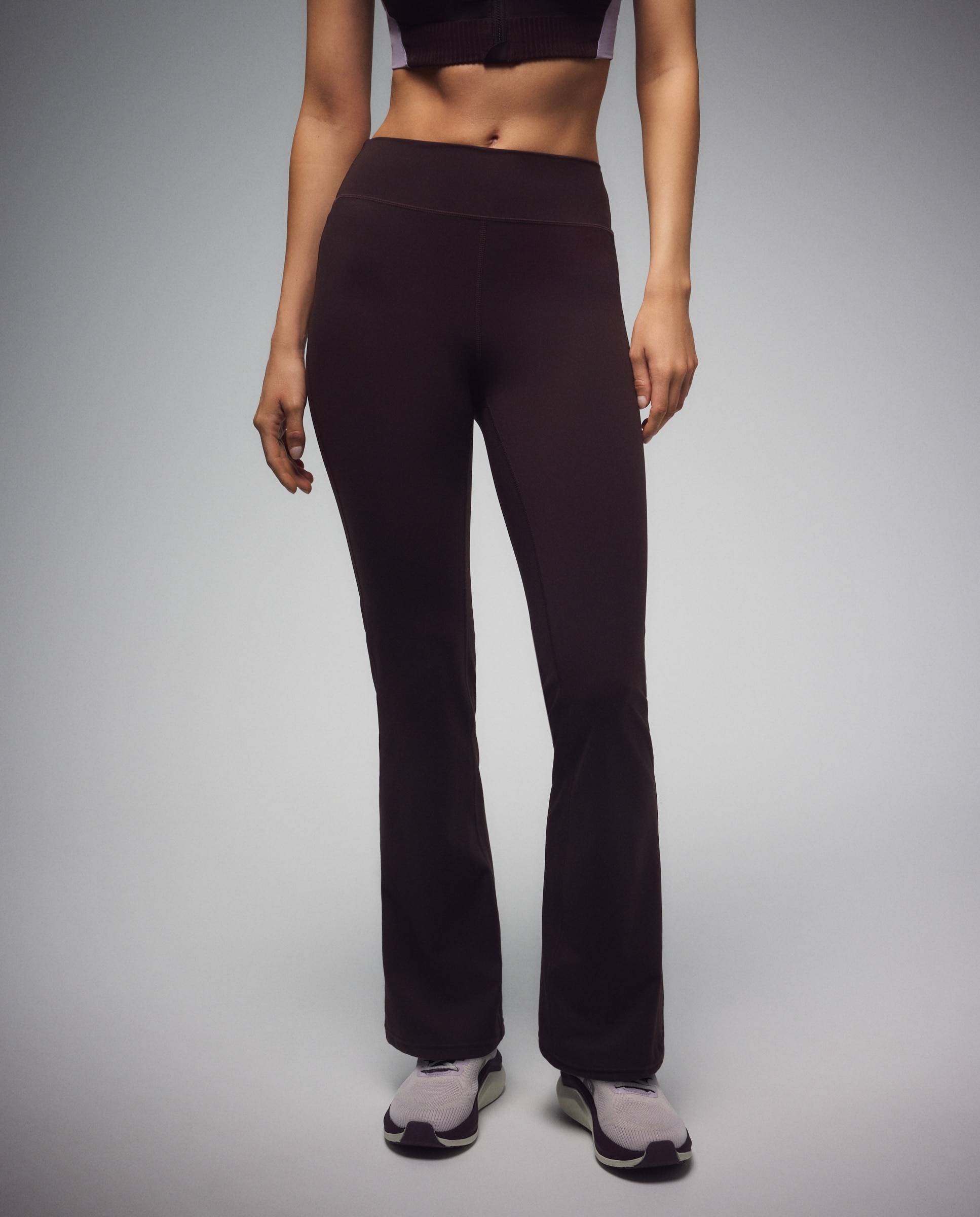 Leggings Flare de Training de Mulher Chocolate-2