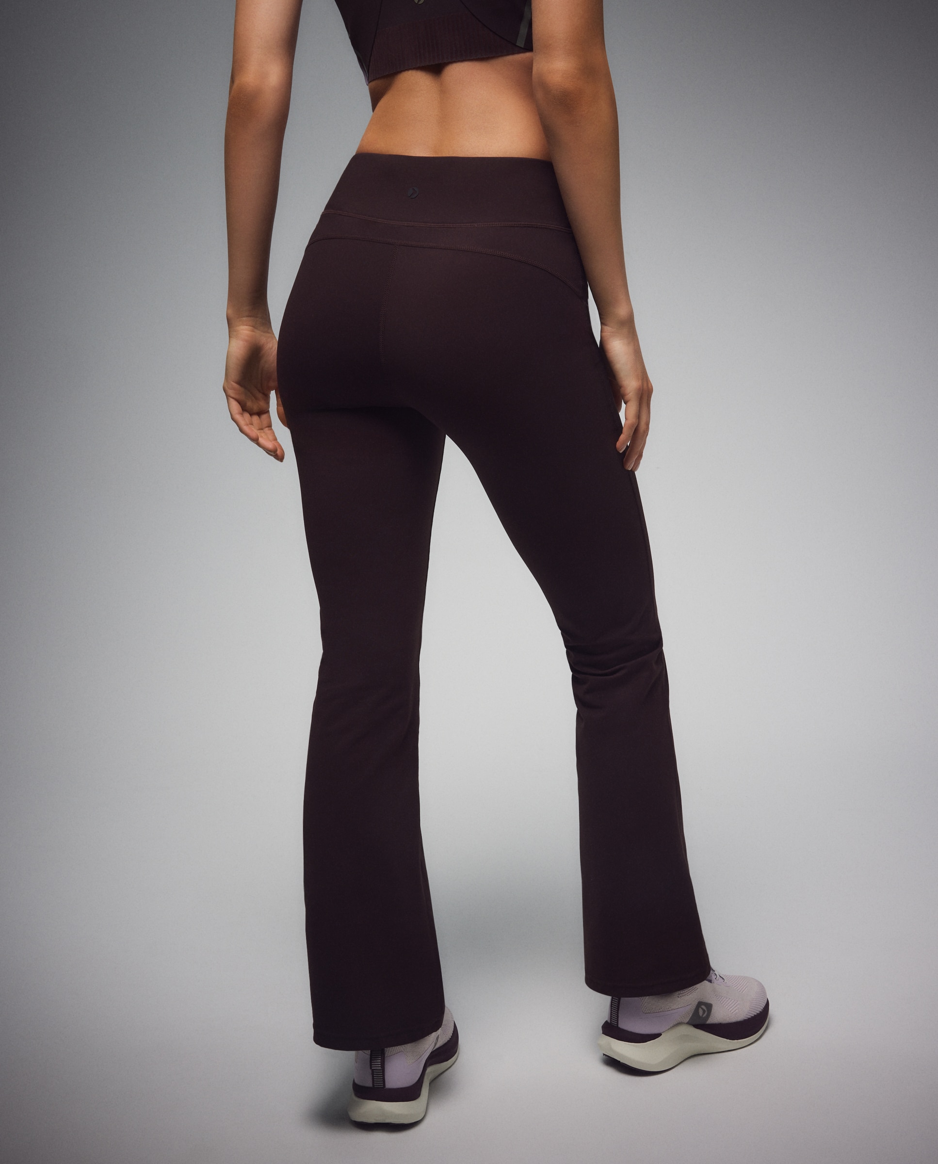 Leggings Flare de Training de Mulher Chocolate-3