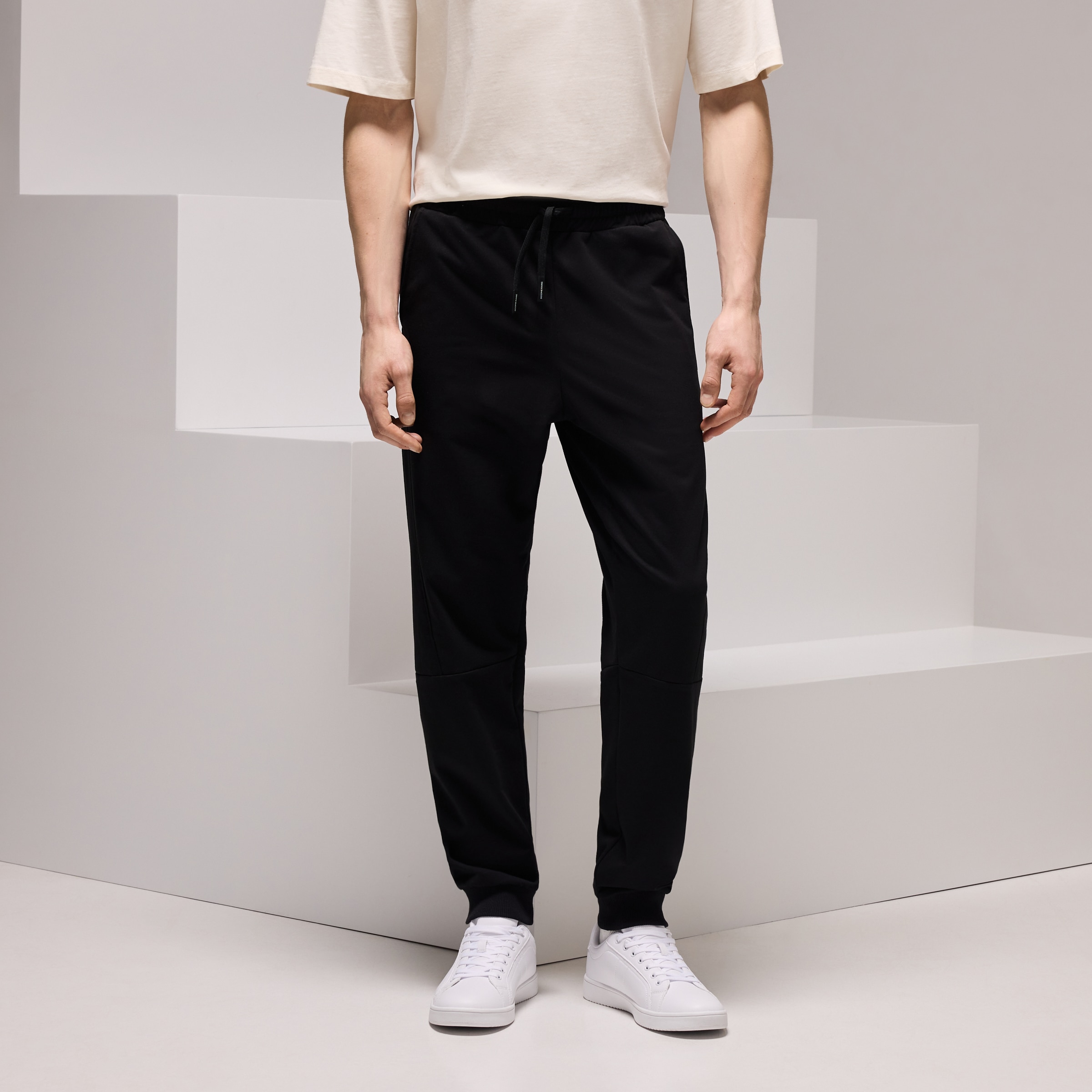 Calças com Punho Sportcasual de Homem Preto-2
