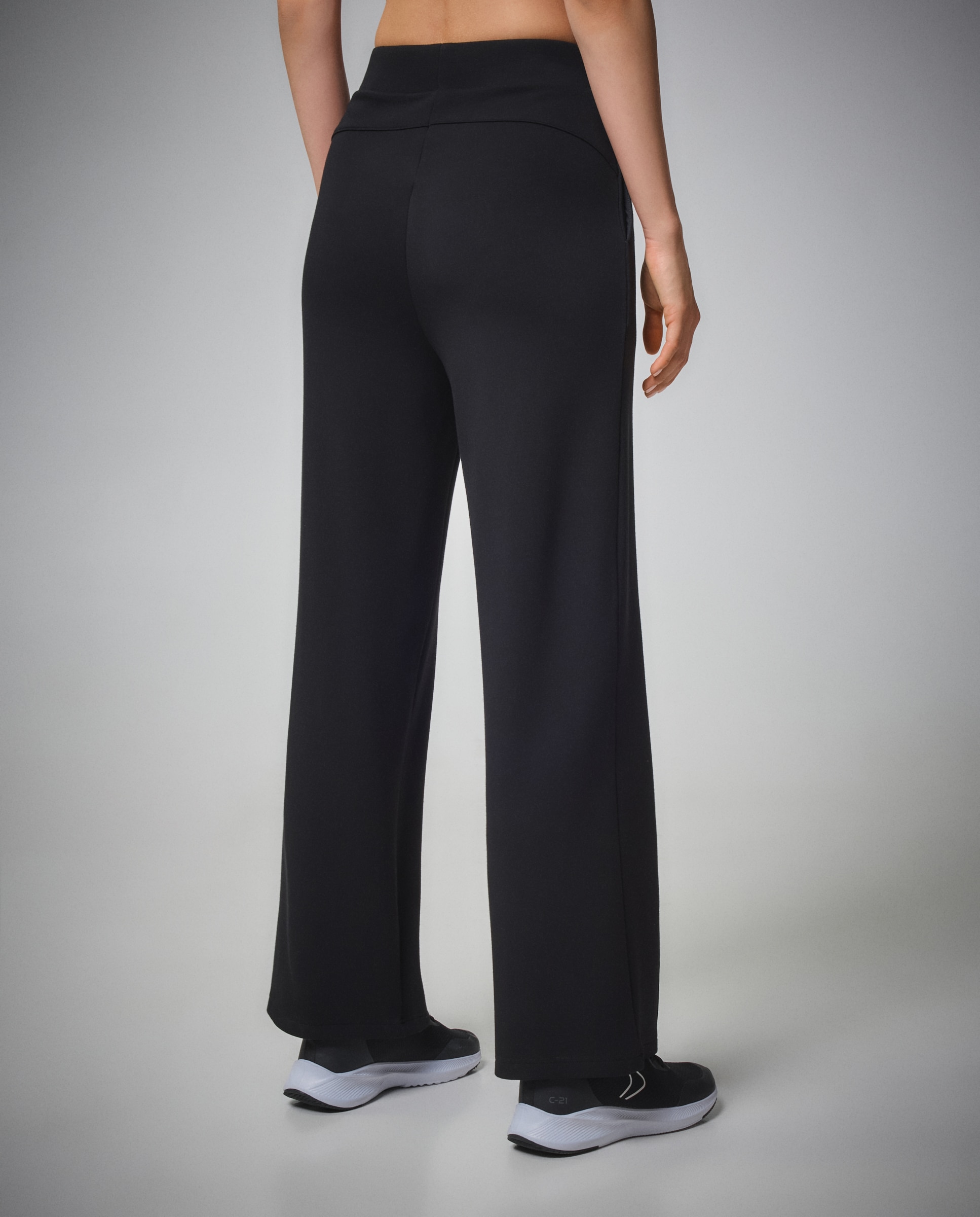 Calças Flare de Viscose Sportcasual de Mulher Preto-3