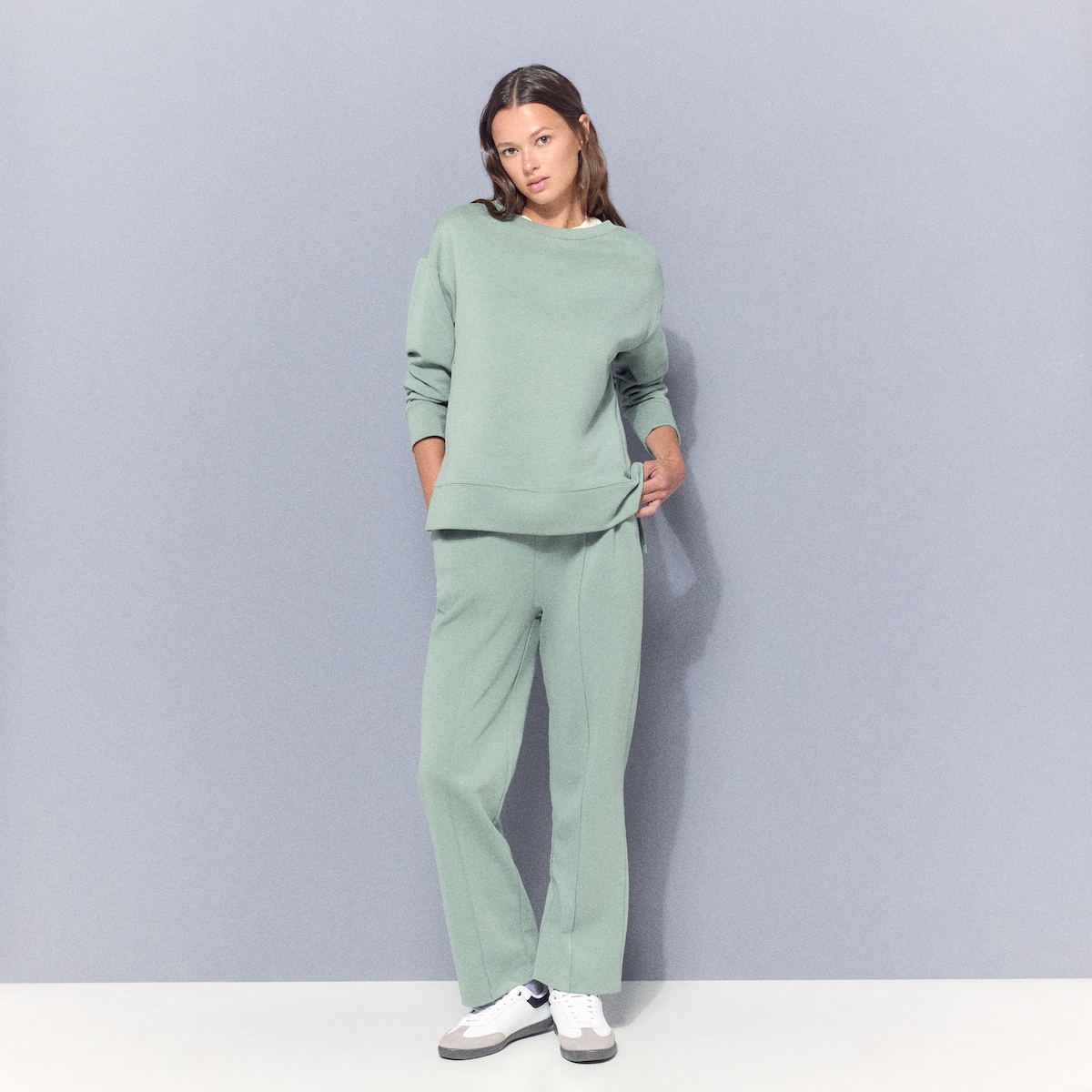 Sweatshirt de Decote Redondo Sportcasual de Mulher Verde-2