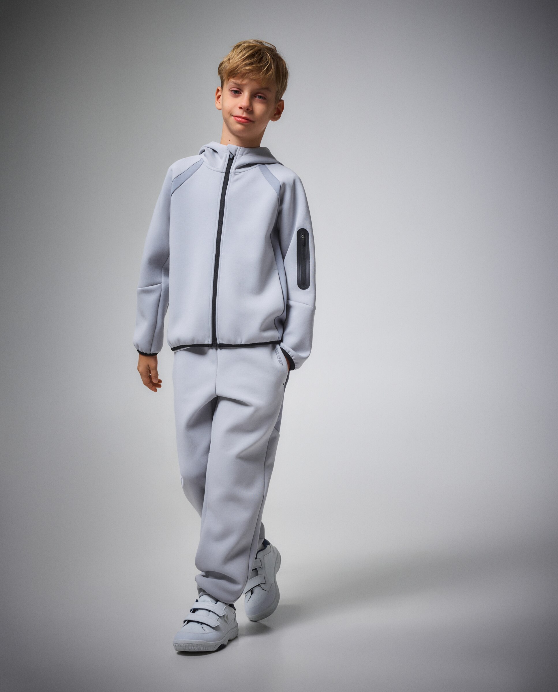Sweatshirt Aberta com Capuz Sportcasual de Menino Cinzento-claro-2