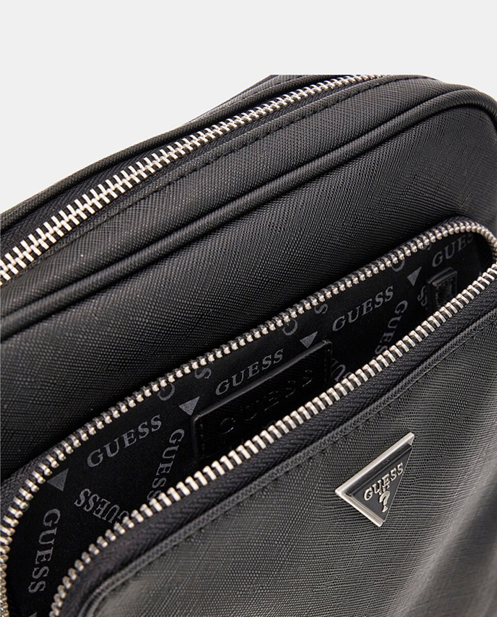 Bandolera saffiano con logotipo metálico y bolsillo frontal de