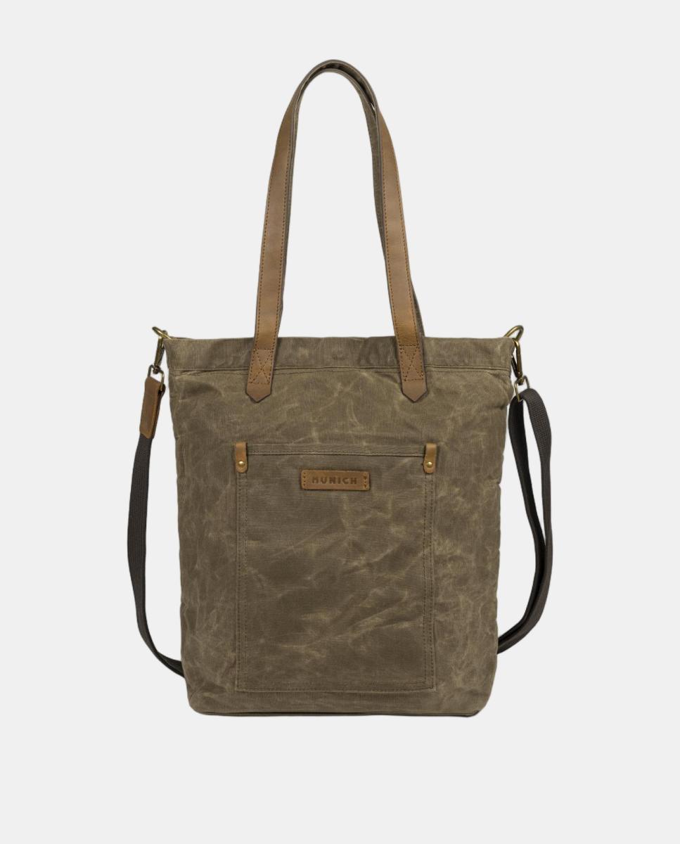 Imagem 0 de Mala Tipo tote Fabricada em Lona Engordurada e Detalhes em Pele Bovina.