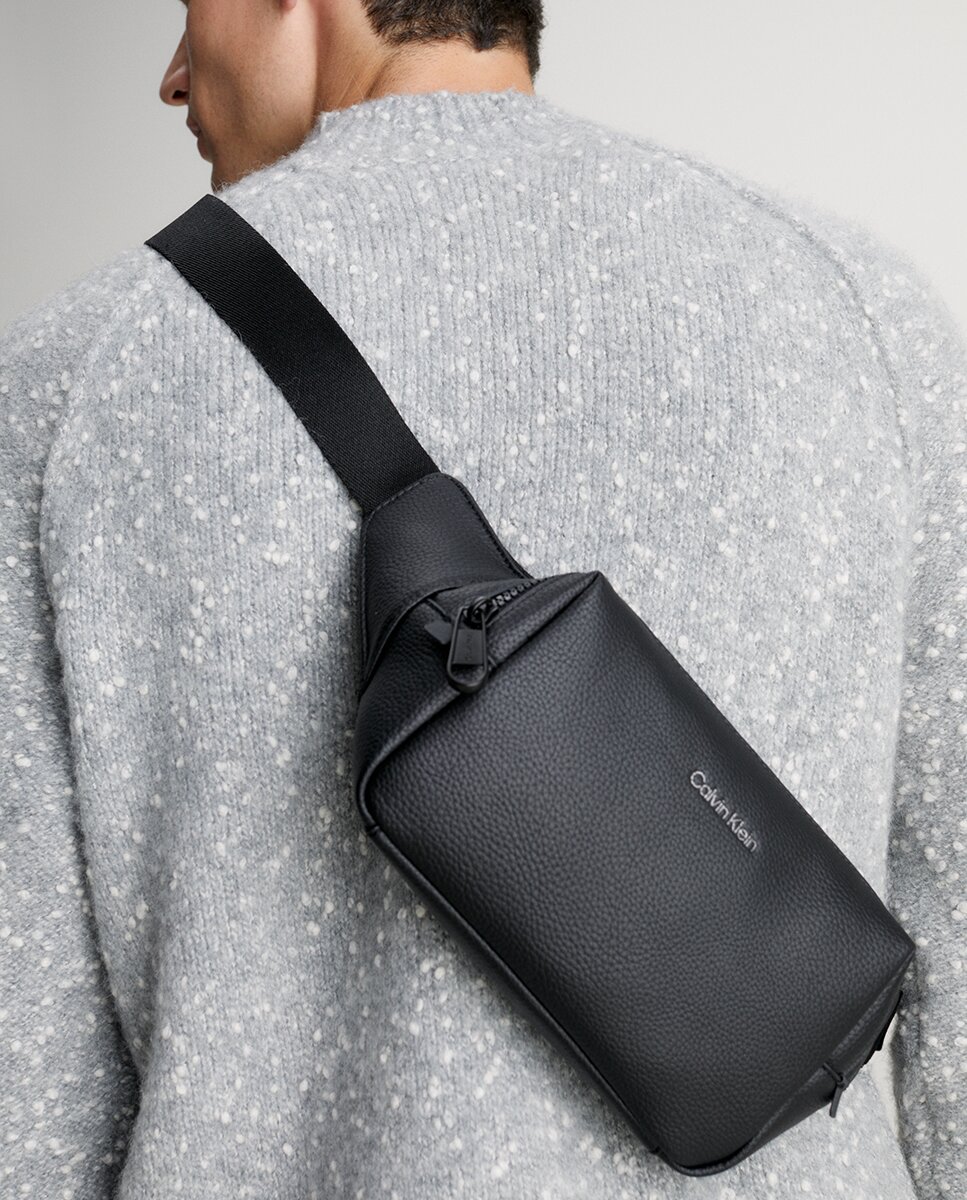 Bolsa de Cintura Ajustável Lisa com Textura e Logótipo à Frente Preto-4
