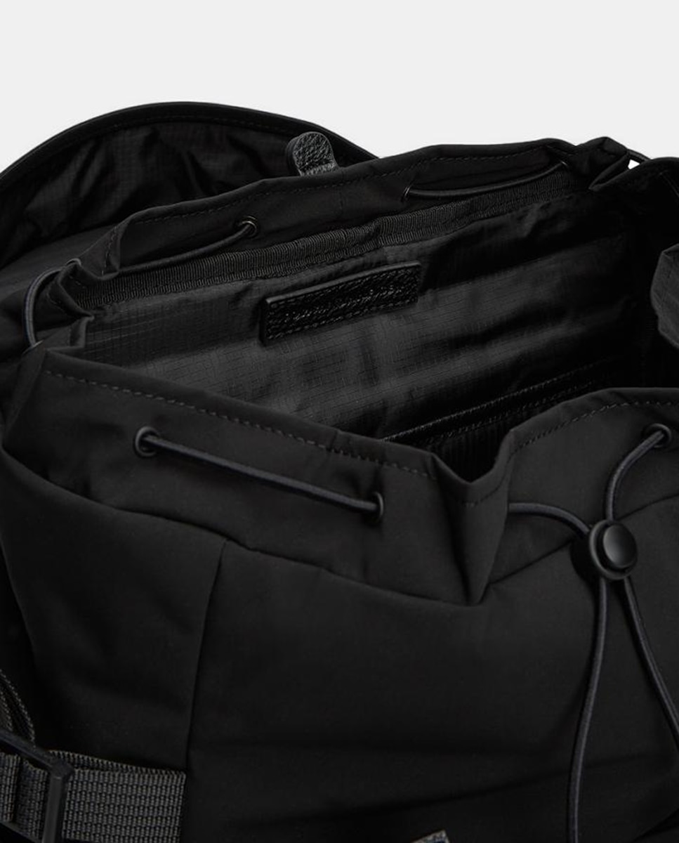 Mochila com Aba e Logótipo à Frente Preto-4