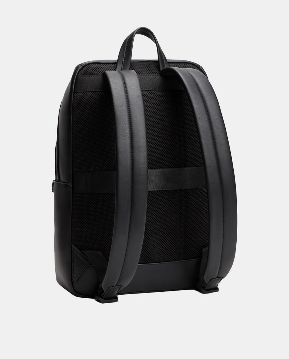 Mochila em Ecopele com Insígnia à Frente Preto-2