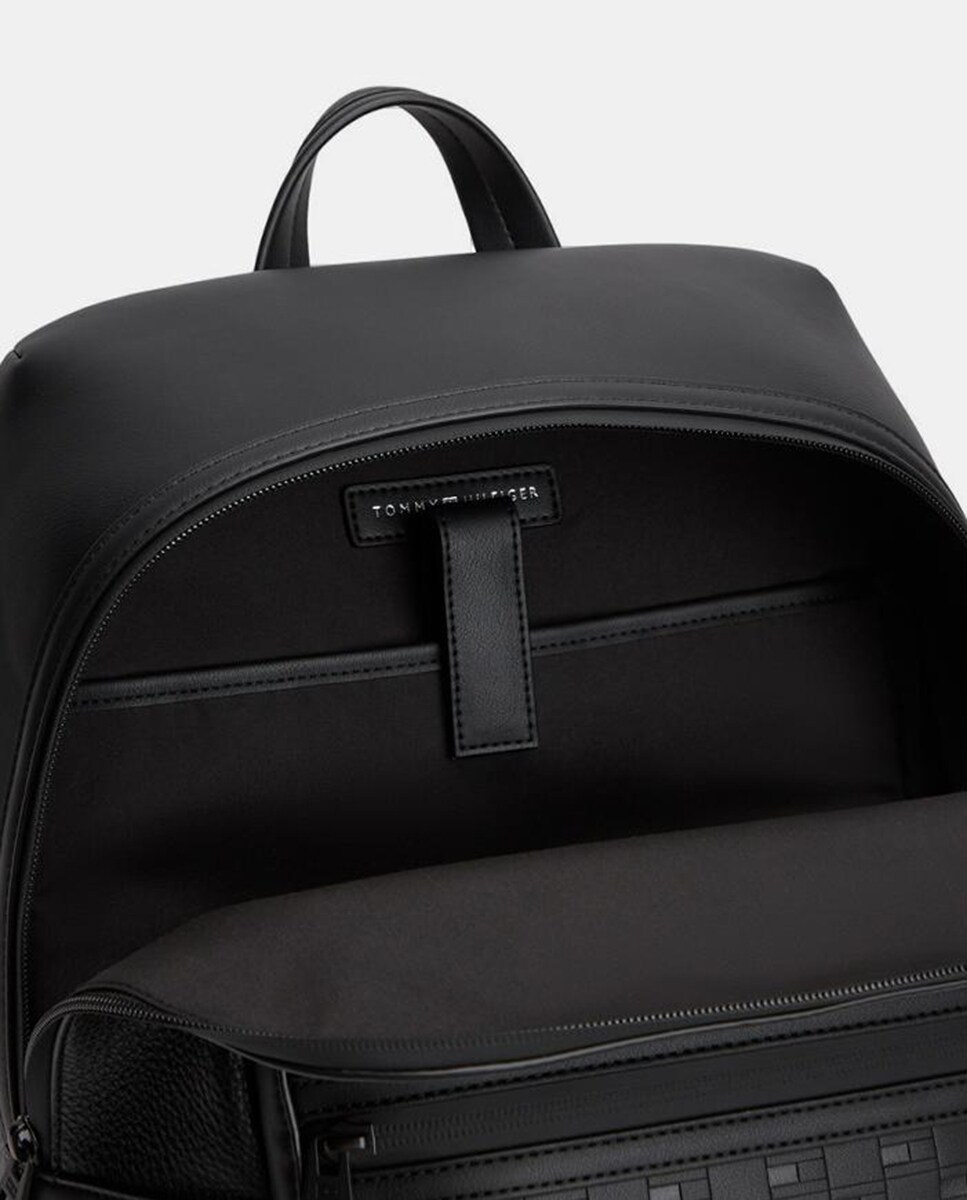 Mochila em Ecopele com Insígnia à Frente Preto-3