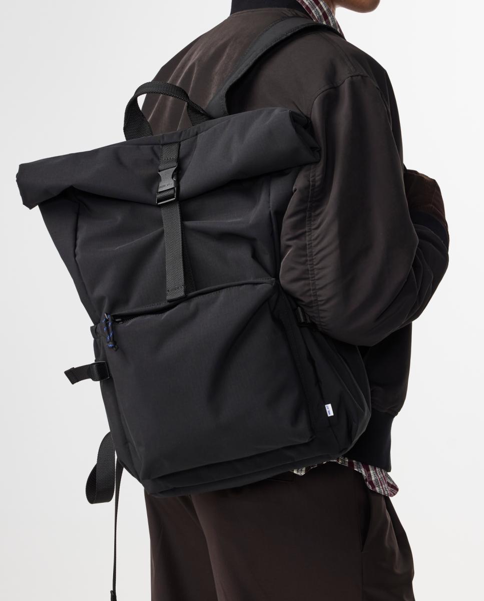 Mochila con solapa de hombre. - NN.07 - Negro Negro-2