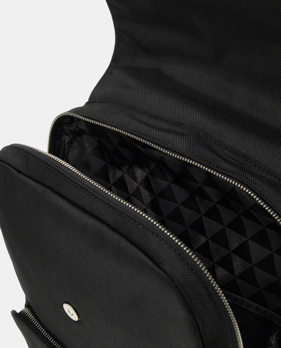Mochila com Compartimentos Funcionais e Fecho de Correr Preto-3