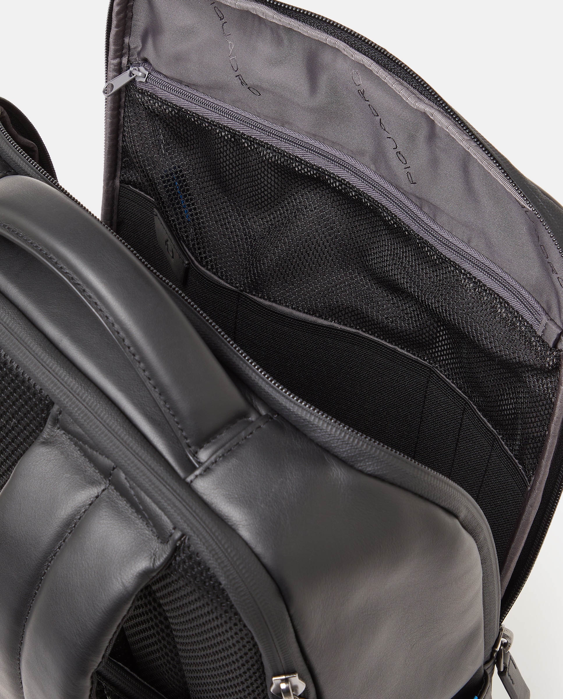 Mochila em Pele com Espaço para Portátil com Proteção RFID - Preto Preto-3
