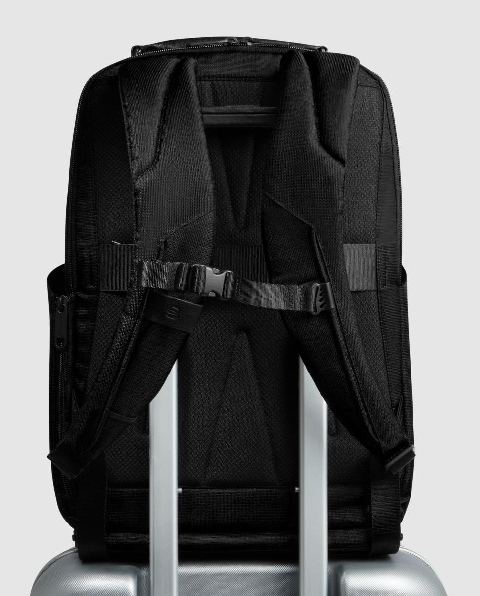 Mochila de Viagem em Tecido Reciclado e Pele para Portátil e iPad® com Suporte para Óculos, Bolso para AirPods®, RFID e Proteção Anti-Choque. Preto-3
