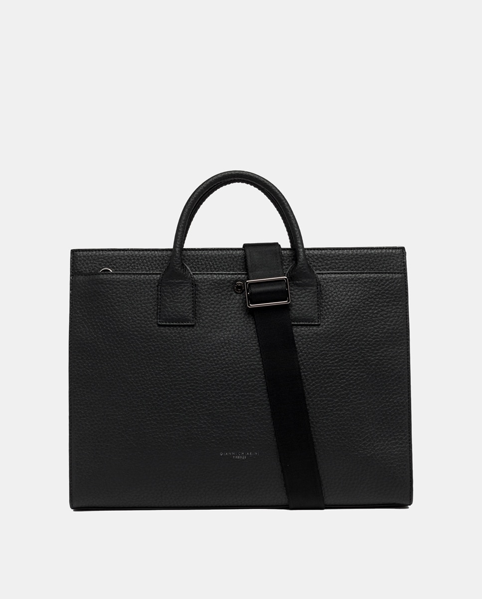 Imagem 0 de A mala Florence é um clássico que não passa de moda. Elaborada em pele com granulado grande.