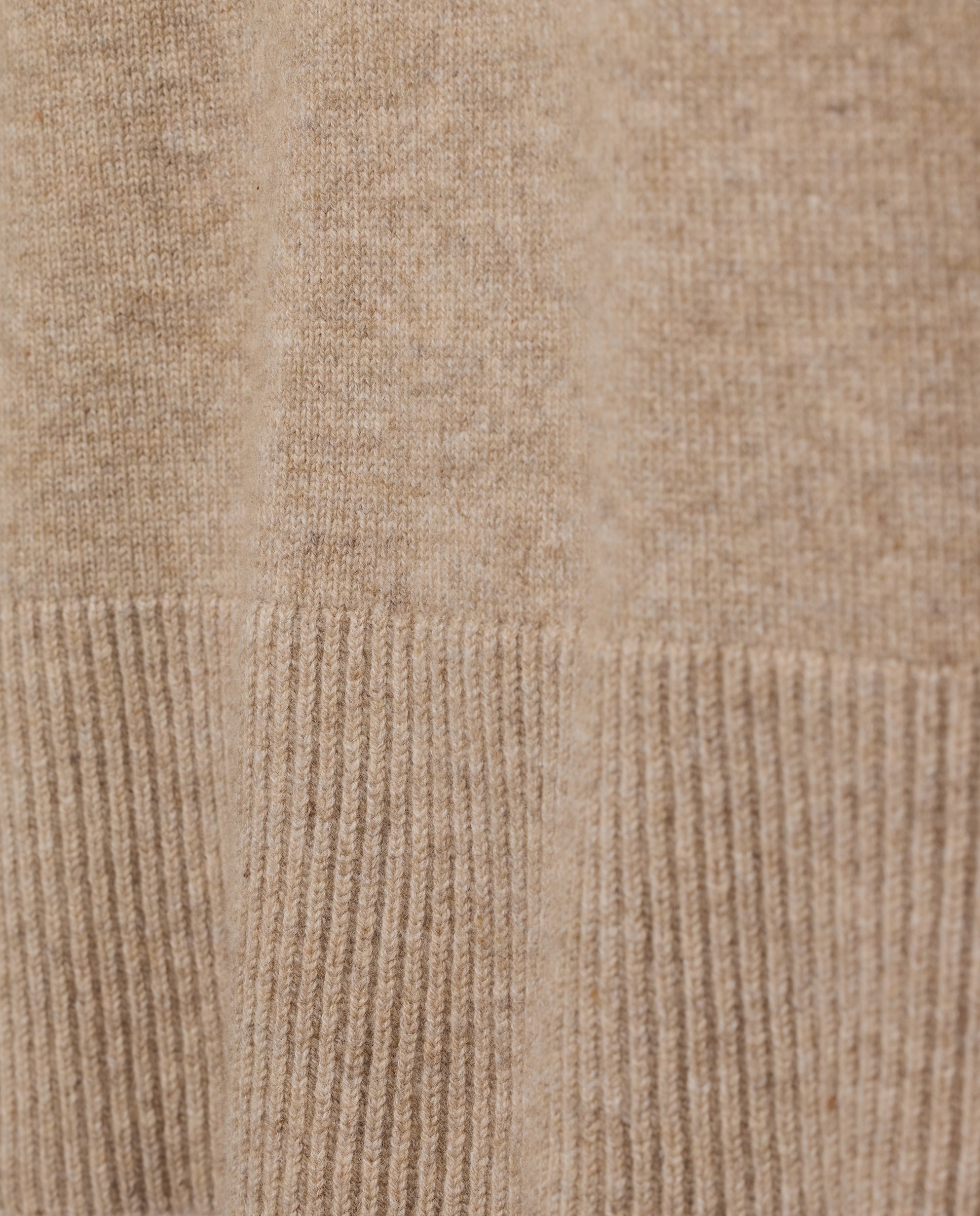Camisola de Malha com Decote em Bico Natural-5