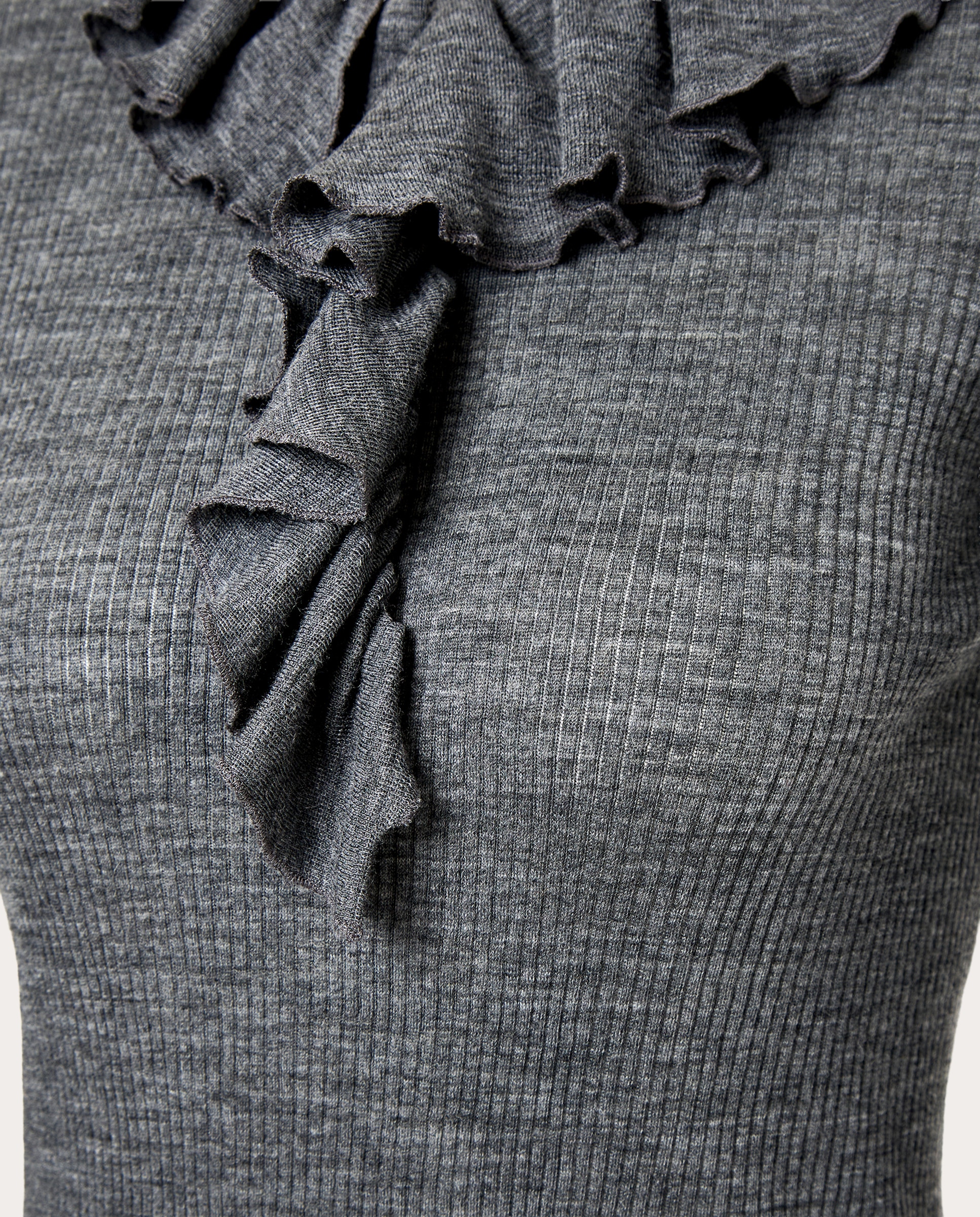 Imagen 3 de Jersey de cuello henley con canalé fino y volante - Gris Gris