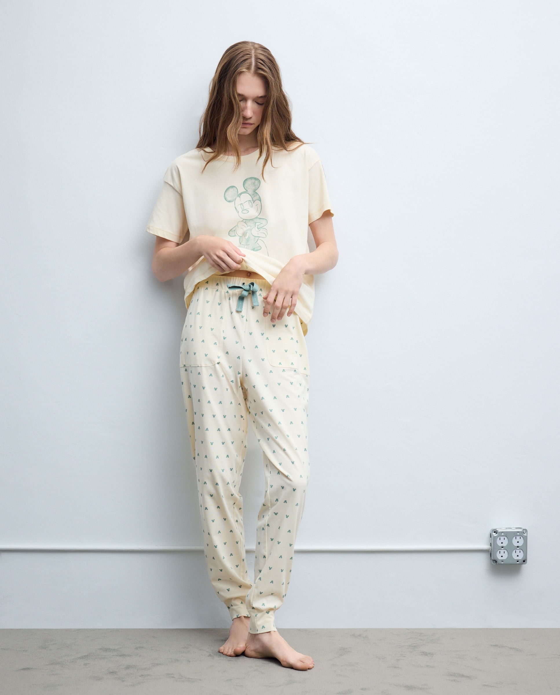 Pijama Completo com Estampado Mickey Mouse 310 Amarelo Claro-1
