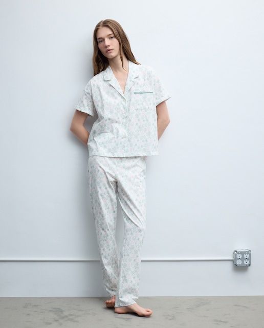 Imagem 0 de Pijama Completo com Estampado Mickey e Laços com Aba, Manga Curta e Calças