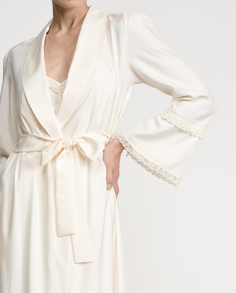 Robe Comprido de Cetim Mate com Rendas Natural-4