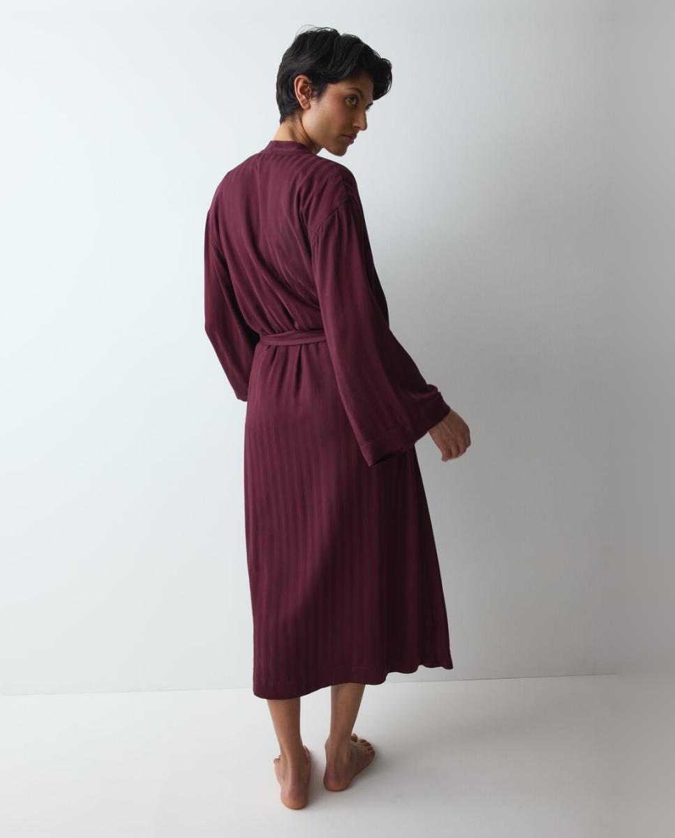 Robe Elegante com Forro Interior de Felpa para Maior Calor e Suavidade. Grená-2