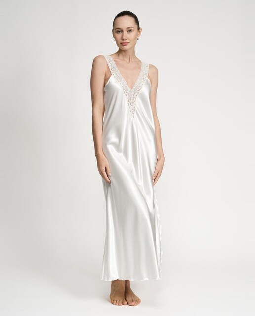 Imagem 0 de Robe Comprido com Renda nas Mangas e em Cetim