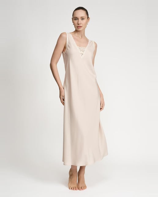 Imagem 0 de Camisa de Dormir de Cetim com Decote Triangular com Renda